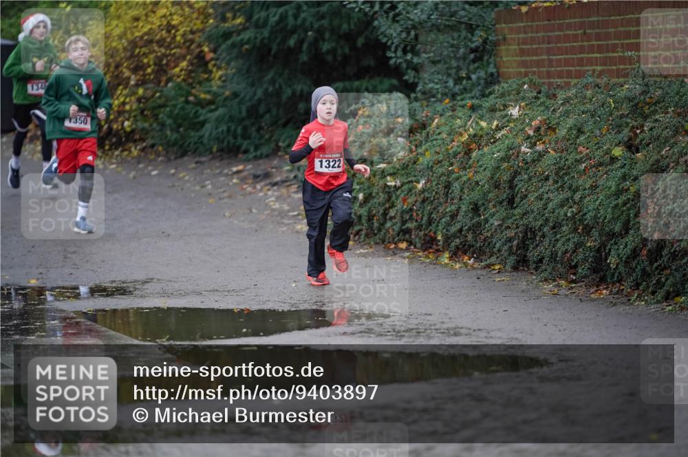 07.12.2025 - St. Pauli X-Mass-Run No. 15 Michael Burmester http://msf.ph/oto/9403897 07.12.2025 11:00:29 Laufen 134, 1350, 1322 meine-sportfotos.de