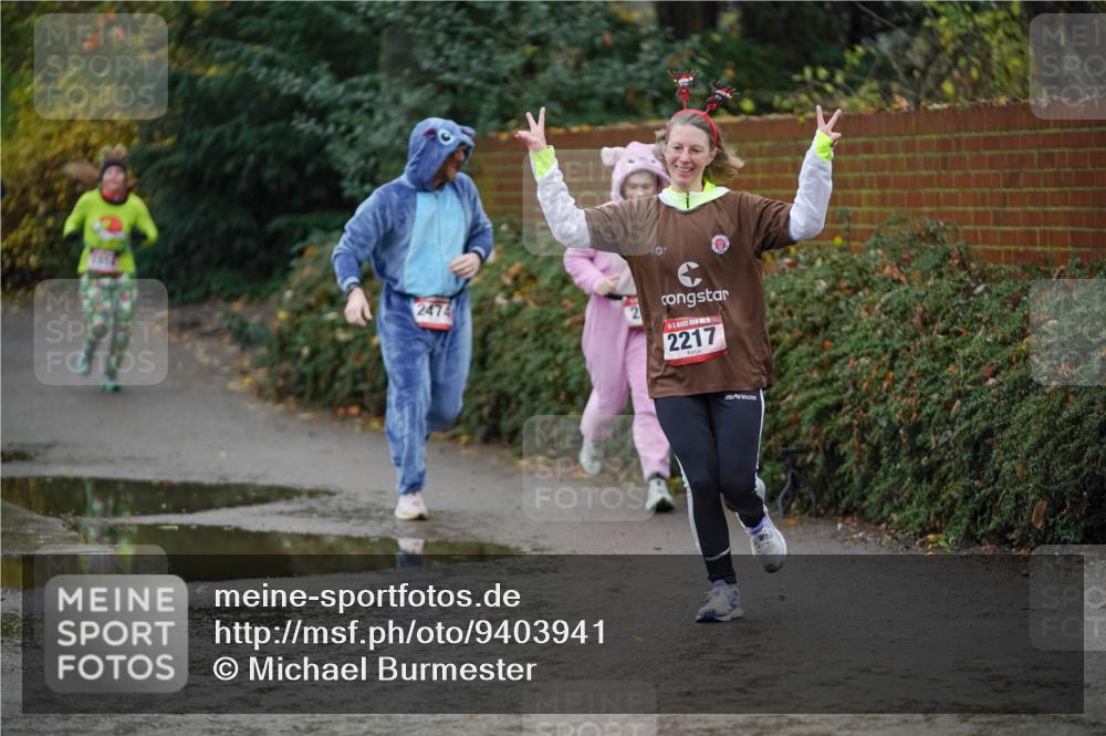 07.12.2025 - St. Pauli X-Mass-Run No. 15 Michael Burmester http://msf.ph/oto/9403941 07.12.2025 11:01:05 Laufen 2474, 901, 15, 2217 meine-sportfotos.de