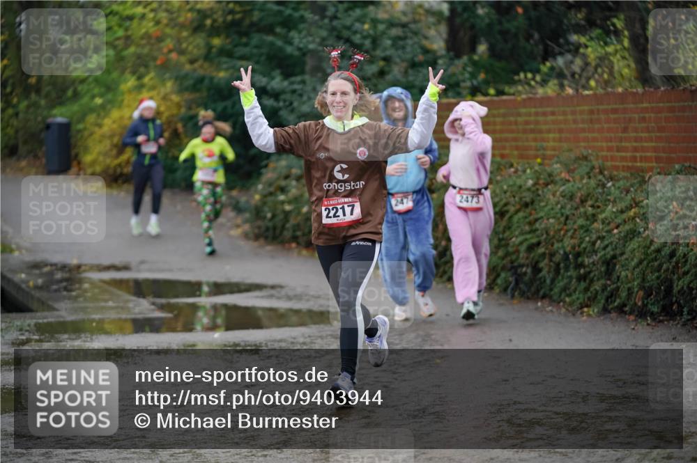 07.12.2025 - St. Pauli X-Mass-Run No. 15 Michael Burmester http://msf.ph/oto/9403944 07.12.2025 11:01:06 Laufen 2217, 2474, 2473 meine-sportfotos.de