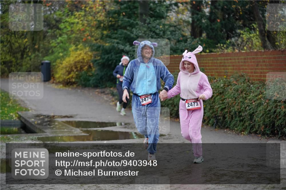07.12.2025 - St. Pauli X-Mass-Run No. 15 Michael Burmester http://msf.ph/oto/9403948 07.12.2025 11:01:08 Laufen 2474, 2473 meine-sportfotos.de