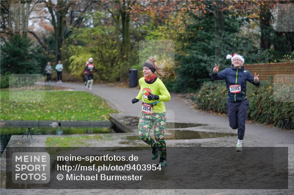 07.12.2025 - St. Pauli X-Mass-Run No. 15 Michael Burmester http://msf.ph/oto/9403954 07.12.2025 11:01:11 Laufen 2854, 3205, 95 meine-sportfotos.de