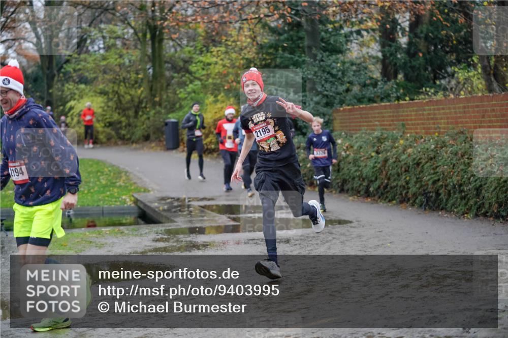 07.12.2025 - St. Pauli X-Mass-Run No. 15 Michael Burmester http://msf.ph/oto/9403995 07.12.2025 11:01:29 Laufen 2194, 2195, 7, 3326 meine-sportfotos.de
