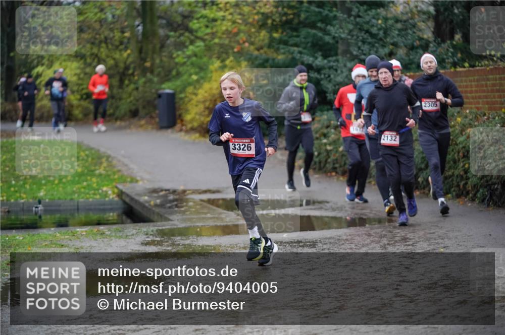 07.12.2025 - St. Pauli X-Mass-Run No. 15 Michael Burmester http://msf.ph/oto/9404005 07.12.2025 11:01:32 Laufen 3326, 2132, 2305 meine-sportfotos.de