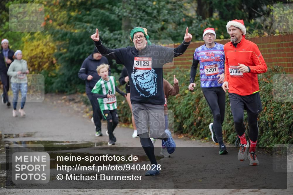 07.12.2025 - St. Pauli X-Mass-Run No. 15 Michael Burmester http://msf.ph/oto/9404028 07.12.2025 11:01:42 Laufen 332, 15, 3129, 3201, 3135 meine-sportfotos.de