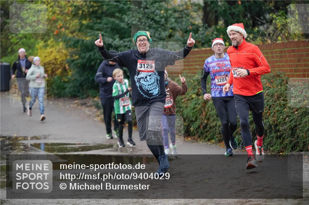 07.12.2025 - St. Pauli X-Mass-Run No. 15 Michael Burmester http://msf.ph/oto/9404029 07.12.2025 11:01:42 Laufen 15, 3129, 332, 309, 3201, 37 meine-sportfotos.de