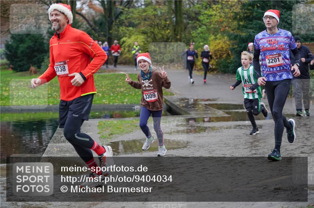07.12.2025 - St. Pauli X-Mass-Run No. 15 Michael Burmester http://msf.ph/oto/9404034 07.12.2025 11:01:44 Laufen 3138, 5, 3201, 3309, 33 meine-sportfotos.de