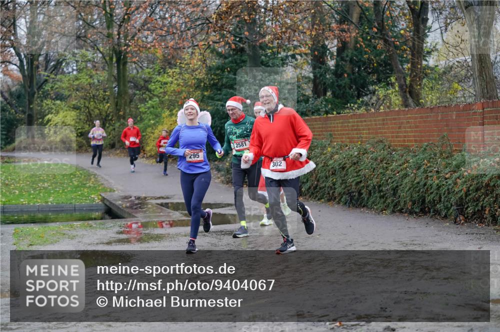 07.12.2025 - St. Pauli X-Mass-Run No. 15 Michael Burmester http://msf.ph/oto/9404067 07.12.2025 11:01:57 Laufen 295, 2581, 302 meine-sportfotos.de