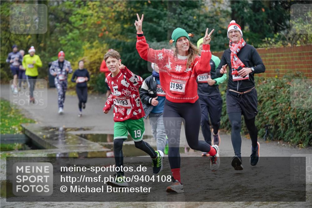 07.12.2025 - St. Pauli X-Mass-Run No. 15 Michael Burmester http://msf.ph/oto/9404108 07.12.2025 11:02:19 Laufen 3193, 86, 15, 3195, 2918, 19 meine-sportfotos.de
