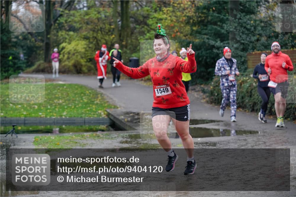 07.12.2025 - St. Pauli X-Mass-Run No. 15 Michael Burmester http://msf.ph/oto/9404120 07.12.2025 11:02:22 Laufen 1549, 907, 1109 meine-sportfotos.de