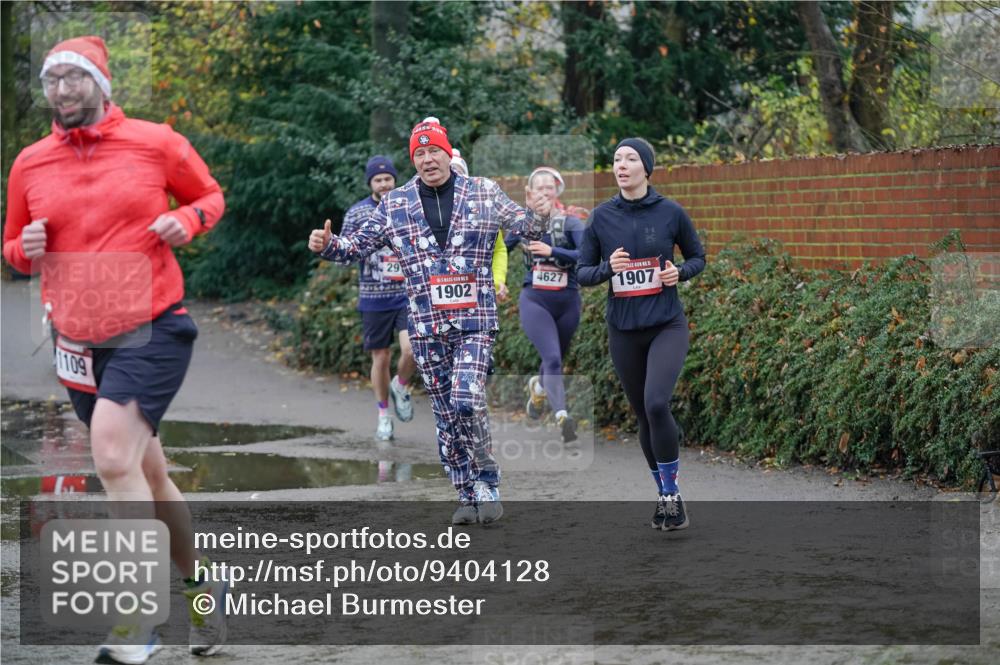 07.12.2025 - St. Pauli X-Mass-Run No. 15 Michael Burmester http://msf.ph/oto/9404128 07.12.2025 11:02:24 Laufen 1109, 29, 1902, 4627, 1907 meine-sportfotos.de
