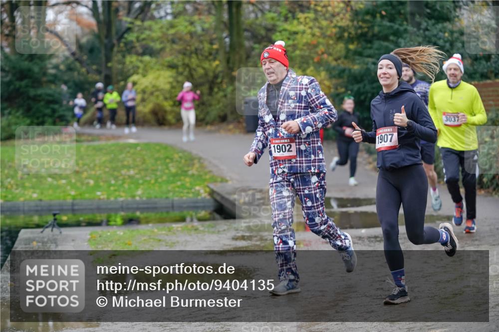 07.12.2025 - St. Pauli X-Mass-Run No. 15 Michael Burmester http://msf.ph/oto/9404135 07.12.2025 11:02:26 Laufen 15, 1902, 1907, 3037 meine-sportfotos.de