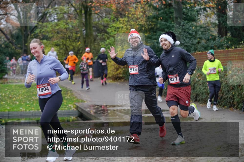 07.12.2025 - St. Pauli X-Mass-Run No. 15 Michael Burmester http://msf.ph/oto/9404172 07.12.2025 11:02:39 Laufen 1904, 2513, 2477, 3190 meine-sportfotos.de