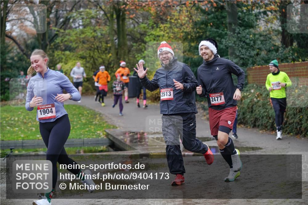 07.12.2025 - St. Pauli X-Mass-Run No. 15 Michael Burmester http://msf.ph/oto/9404173 07.12.2025 11:02:39 Laufen 1904, 2513, 2477, 3190 meine-sportfotos.de