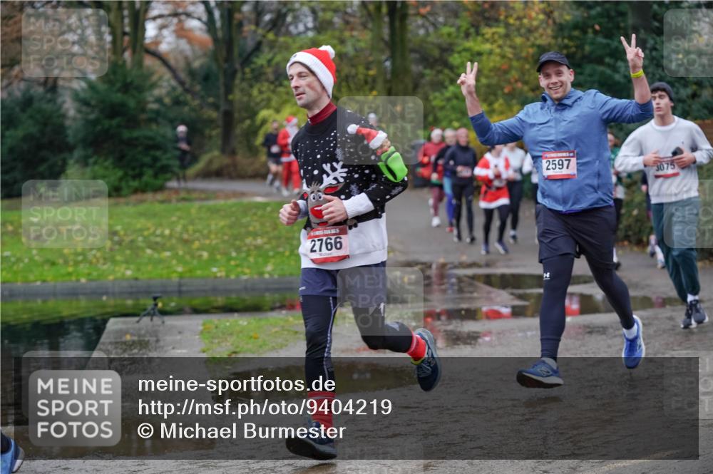 07.12.2025 - St. Pauli X-Mass-Run No. 15 Michael Burmester http://msf.ph/oto/9404219 07.12.2025 11:02:52 Laufen 2766, 2597, 3075 meine-sportfotos.de
