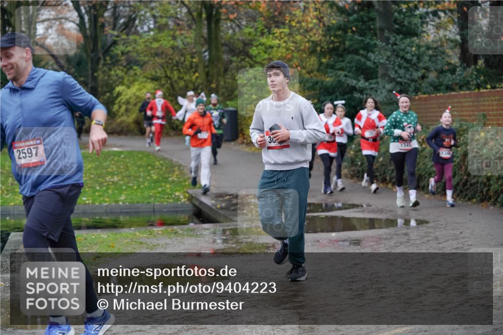 07.12.2025 - St. Pauli X-Mass-Run No. 15 Michael Burmester http://msf.ph/oto/9404223 07.12.2025 11:02:53 Laufen 2597, 1345, 1348 meine-sportfotos.de