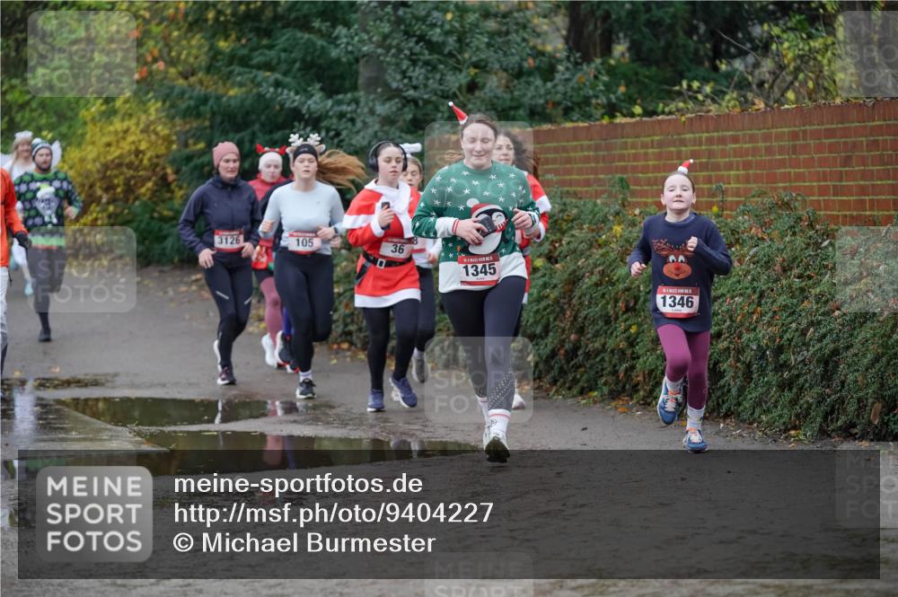07.12.2025 - St. Pauli X-Mass-Run No. 15 Michael Burmester http://msf.ph/oto/9404227 07.12.2025 11:02:55 Laufen 3126, 105, 36, 1345, 1346 meine-sportfotos.de