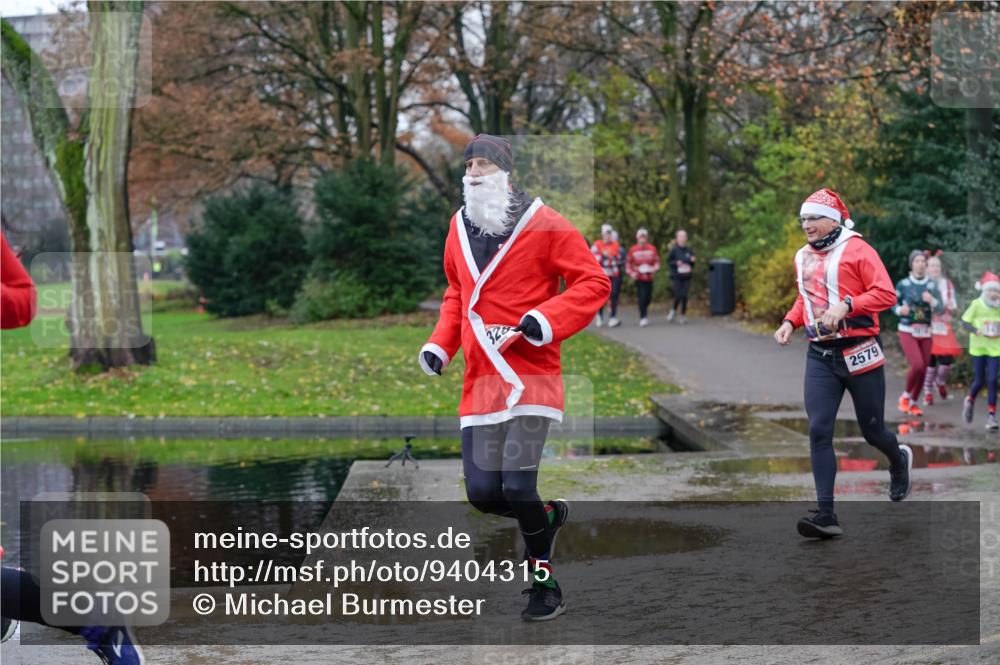 07.12.2025 - St. Pauli X-Mass-Run No. 15 Michael Burmester http://msf.ph/oto/9404315 07.12.2025 11:03:28 Laufen 328, 2579 meine-sportfotos.de