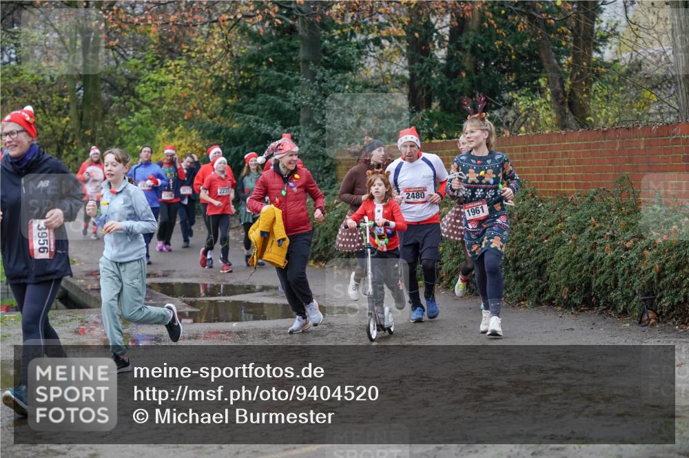 07.12.2025 - St. Pauli X-Mass-Run No. 15 Michael Burmester http://msf.ph/oto/9404520 07.12.2025 11:04:47 Laufen 3956, 5073, 2237, 2458, 2480, 1961 meine-sportfotos.de
