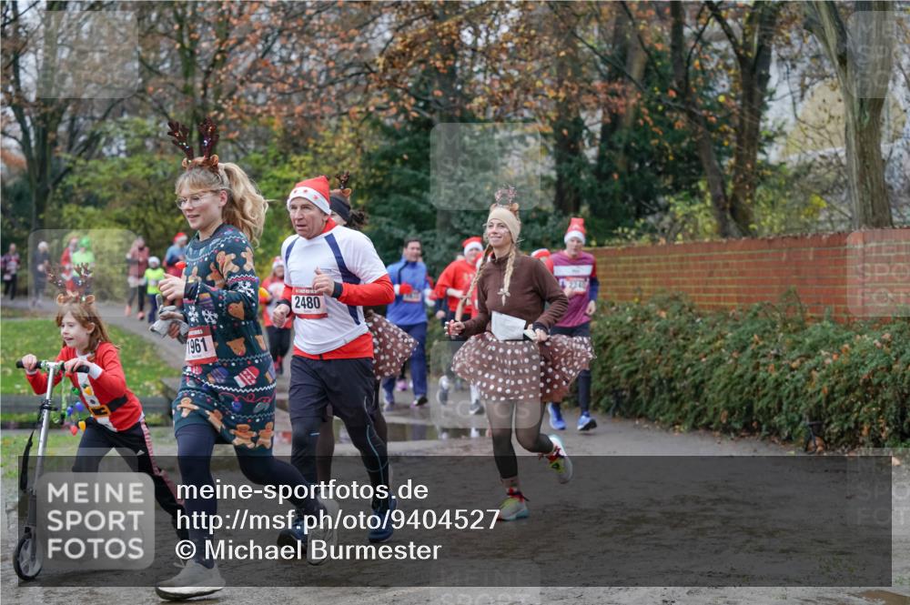 07.12.2025 - St. Pauli X-Mass-Run No. 15 Michael Burmester http://msf.ph/oto/9404527 07.12.2025 11:04:49 Laufen 1961, 2480 meine-sportfotos.de