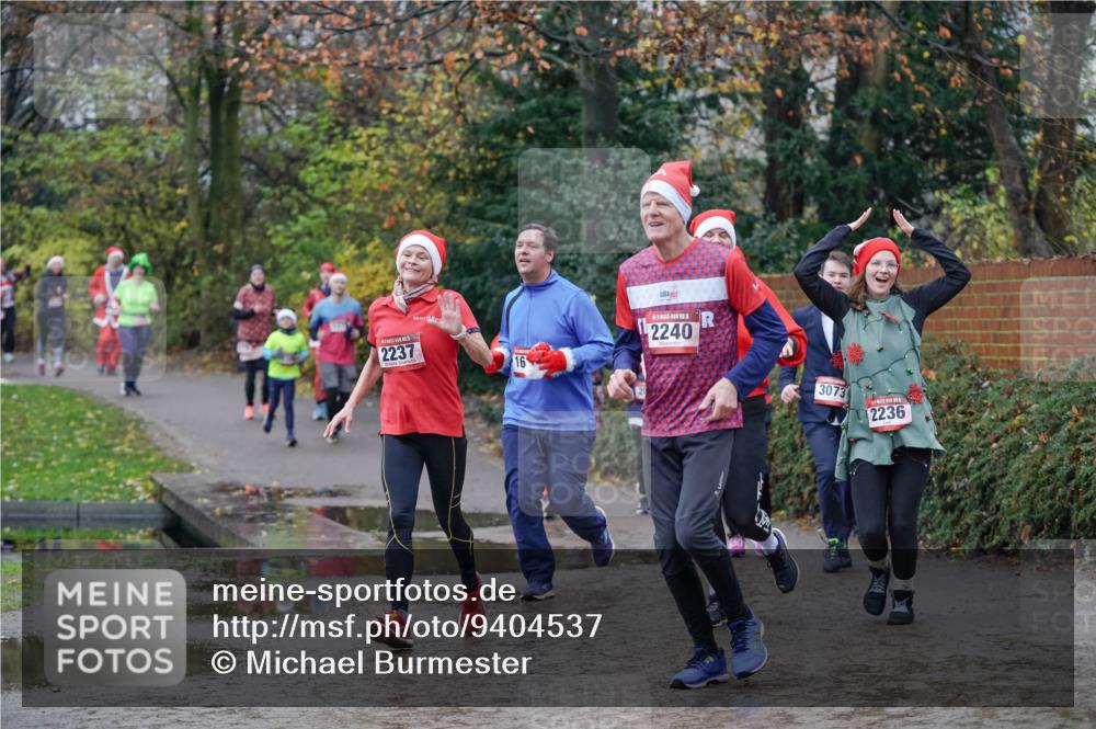 07.12.2025 - St. Pauli X-Mass-Run No. 15 Michael Burmester http://msf.ph/oto/9404537 07.12.2025 11:04:52 Laufen 2237, 16, 2240, 3073, 2236 meine-sportfotos.de