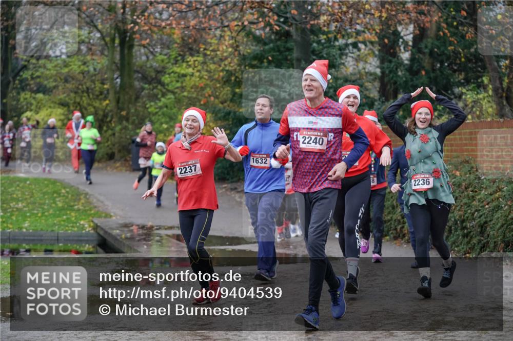 07.12.2025 - St. Pauli X-Mass-Run No. 15 Michael Burmester http://msf.ph/oto/9404539 07.12.2025 11:04:52 Laufen 2237, 1632, 2240, 8, 2236 meine-sportfotos.de