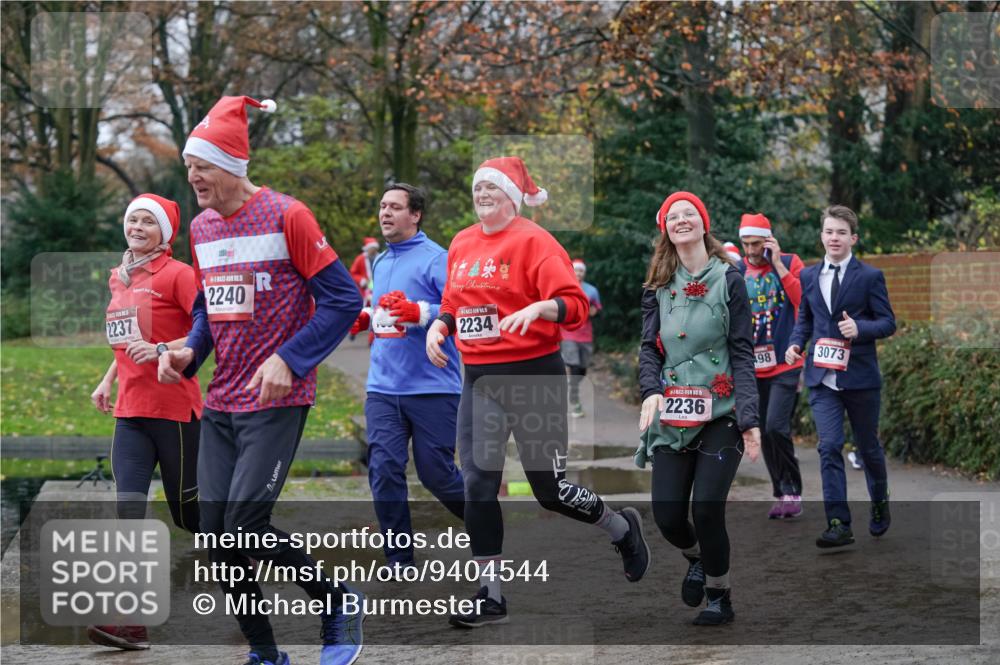 07.12.2025 - St. Pauli X-Mass-Run No. 15 Michael Burmester http://msf.ph/oto/9404544 07.12.2025 11:04:53 Laufen 2240, 2234, 5, 2237, 15, 2236, 98, 3073 meine-sportfotos.de
