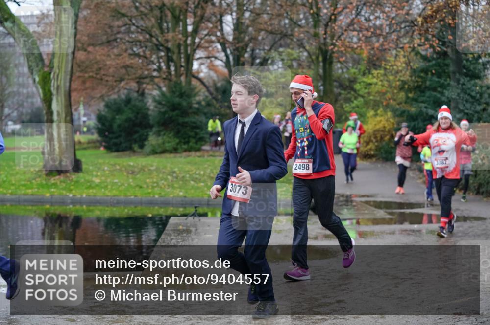 07.12.2025 - St. Pauli X-Mass-Run No. 15 Michael Burmester http://msf.ph/oto/9404557 07.12.2025 11:04:55 Laufen 3073, 2498, 3087 meine-sportfotos.de