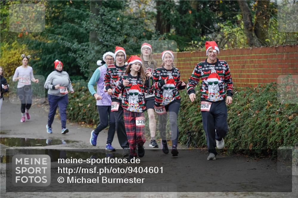07.12.2025 - St. Pauli X-Mass-Run No. 15 Michael Burmester http://msf.ph/oto/9404601 07.12.2025 11:05:07 Laufen 2124, 25, 261, 1, 326, 3257, 3258 meine-sportfotos.de