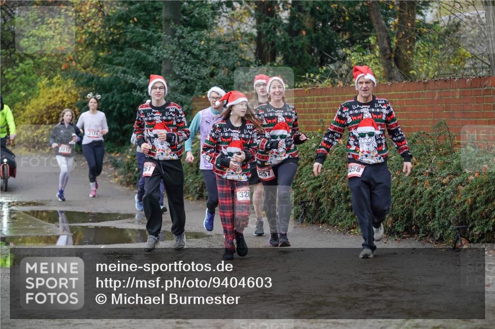 07.12.2025 - St. Pauli X-Mass-Run No. 15 Michael Burmester http://msf.ph/oto/9404603 07.12.2025 11:05:07 Laufen 3217, 2124, 267, 326, 325, 3258 meine-sportfotos.de