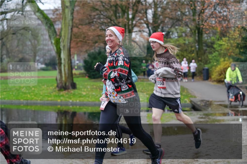 07.12.2025 - St. Pauli X-Mass-Run No. 15 Michael Burmester http://msf.ph/oto/9404619 07.12.2025 11:05:11 Laufen 5, 67, 2550 meine-sportfotos.de