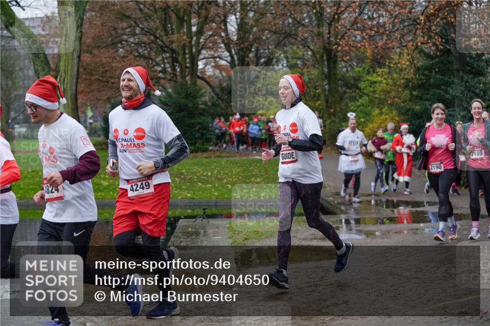 07.12.2025 - St. Pauli X-Mass-Run No. 15 Michael Burmester http://msf.ph/oto/9404650 07.12.2025 11:05:23 Laufen 1824, 4249, 0, 2190, 2189 meine-sportfotos.de