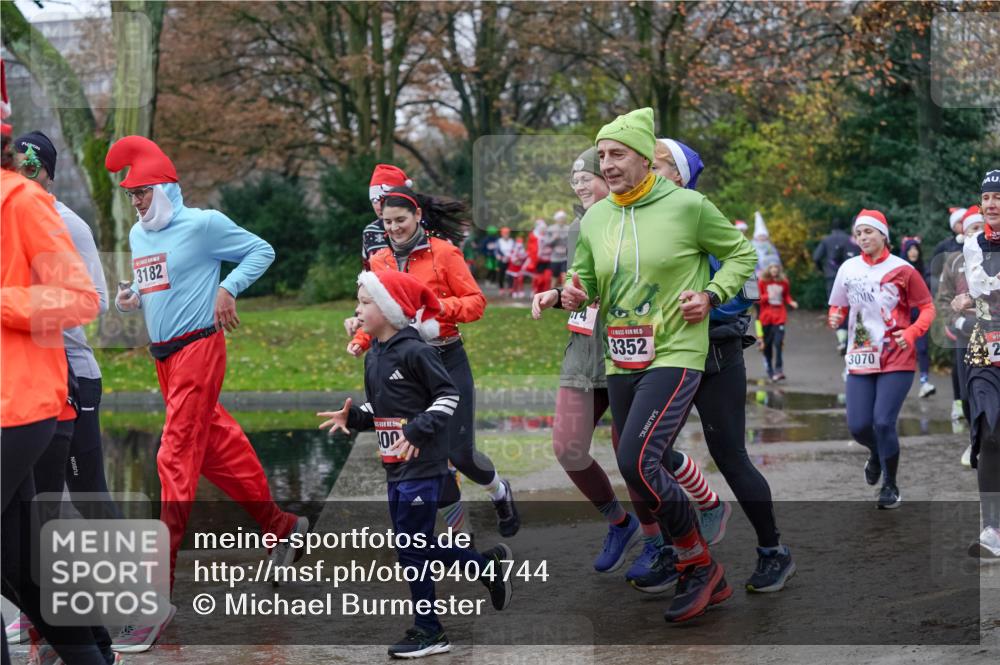 07.12.2025 - St. Pauli X-Mass-Run No. 15 Michael Burmester http://msf.ph/oto/9404744 07.12.2025 11:05:46 Laufen 3182, 00, 04, 15, 3352, 3070 meine-sportfotos.de