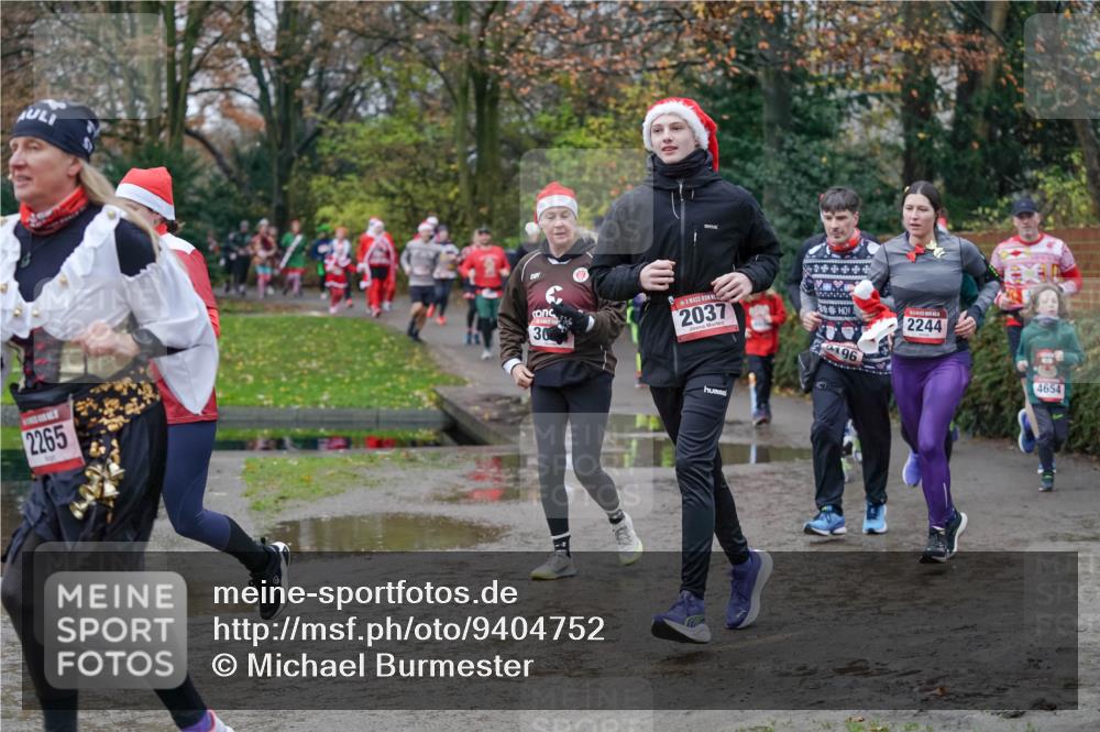 07.12.2025 - St. Pauli X-Mass-Run No. 15 Michael Burmester http://msf.ph/oto/9404752 07.12.2025 11:05:47 Laufen 2265, 30, 2037, 196, 2244, 4654 meine-sportfotos.de
