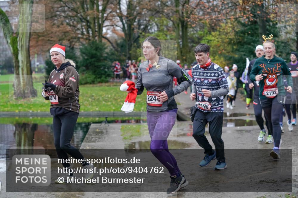 07.12.2025 - St. Pauli X-Mass-Run No. 15 Michael Burmester http://msf.ph/oto/9404762 07.12.2025 11:05:49 Laufen 3074, 15, 2244, 196, 2192 meine-sportfotos.de