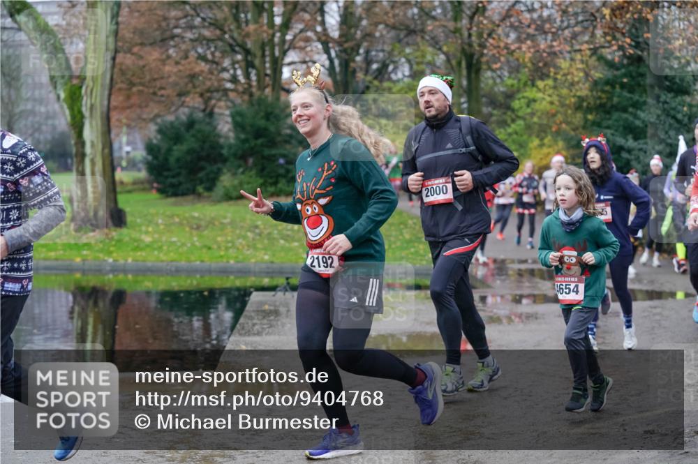 07.12.2025 - St. Pauli X-Mass-Run No. 15 Michael Burmester http://msf.ph/oto/9404768 07.12.2025 11:05:50 Laufen 2192, 2000, 00, 15, 4654 meine-sportfotos.de
