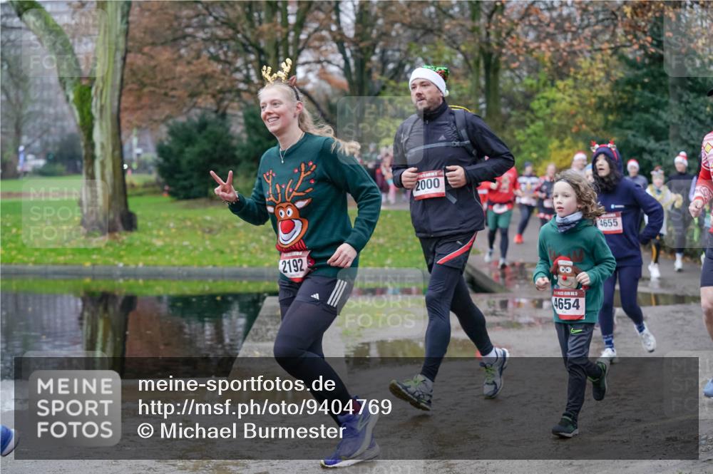 07.12.2025 - St. Pauli X-Mass-Run No. 15 Michael Burmester http://msf.ph/oto/9404769 07.12.2025 11:05:50 Laufen 2192, 2000, 00, 4654, 4655 meine-sportfotos.de