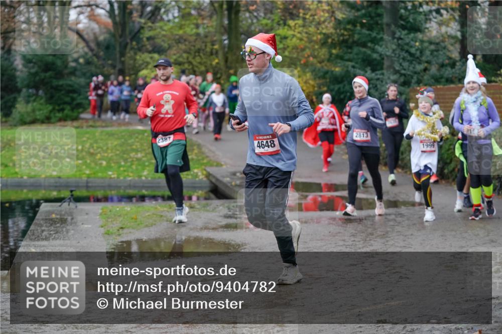 07.12.2025 - St. Pauli X-Mass-Run No. 15 Michael Burmester http://msf.ph/oto/9404782 07.12.2025 11:05:53 Laufen 2387, 5, 4648, 2813, 1999 meine-sportfotos.de