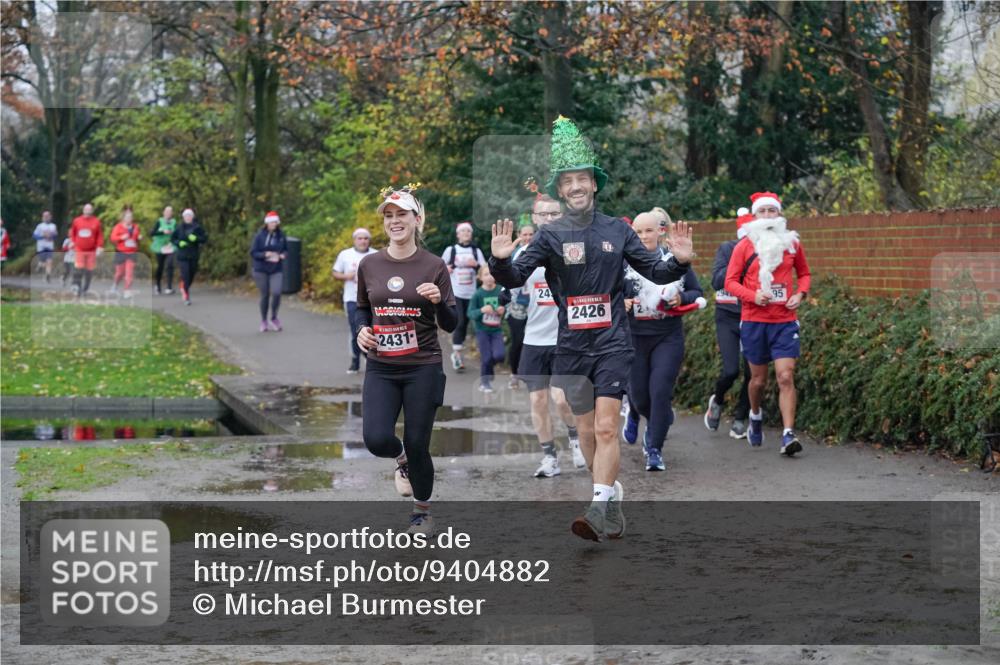07.12.2025 - St. Pauli X-Mass-Run No. 15 Michael Burmester http://msf.ph/oto/9404882 07.12.2025 11:06:18 Laufen 270, 2431, 24, 2426, 95 meine-sportfotos.de