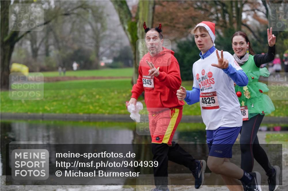 07.12.2025 - St. Pauli X-Mass-Run No. 15 Michael Burmester http://msf.ph/oto/9404939 07.12.2025 11:06:33 Laufen 2845, 15, 4825, 18 meine-sportfotos.de