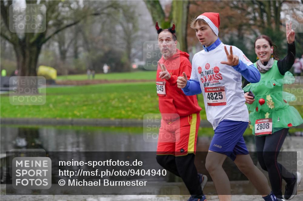 07.12.2025 - St. Pauli X-Mass-Run No. 15 Michael Burmester http://msf.ph/oto/9404940 07.12.2025 11:06:34 Laufen 2845, 15, 4825, 2808 meine-sportfotos.de