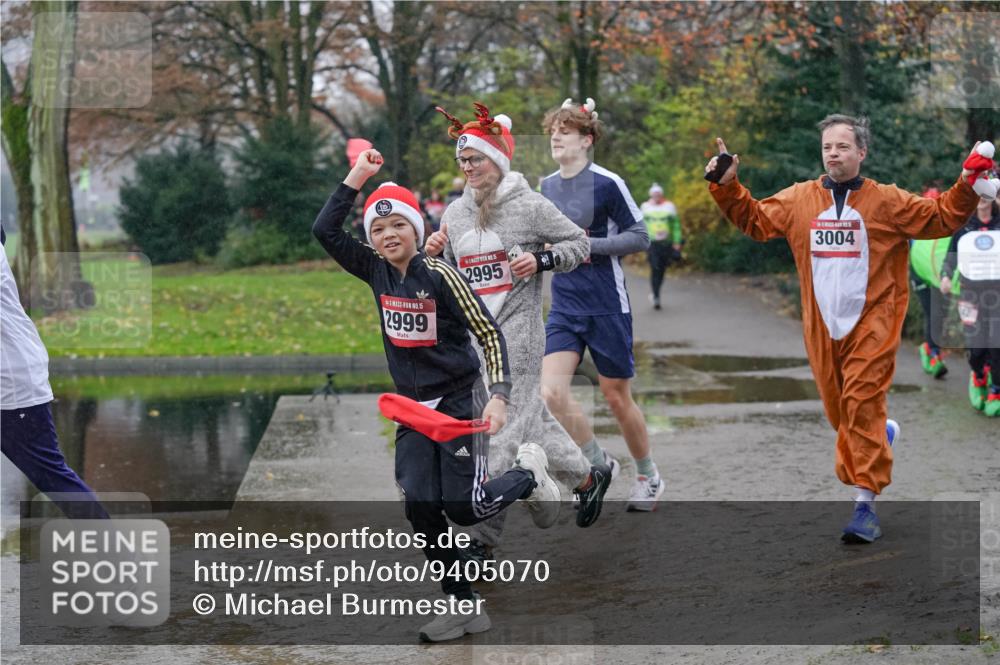 07.12.2025 - St. Pauli X-Mass-Run No. 15 Michael Burmester http://msf.ph/oto/9405070 07.12.2025 11:07:07 Laufen 15, 2999, 15, 2995, 5, 3004 meine-sportfotos.de