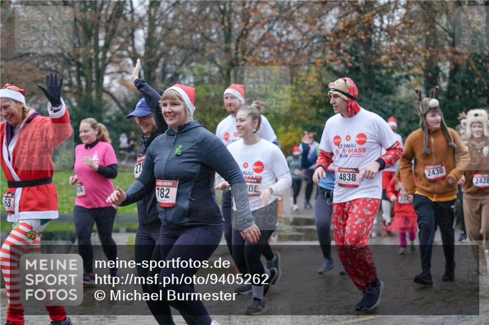 07.12.2025 - St. Pauli X-Mass-Run No. 15 Michael Burmester http://msf.ph/oto/9405262 07.12.2025 11:07:55 Laufen 68, 27, 5, 182, 4838, 2430, 2428 meine-sportfotos.de