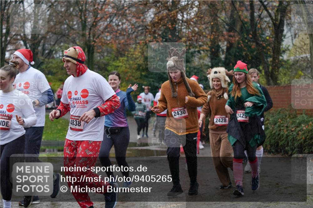 07.12.2025 - St. Pauli X-Mass-Run No. 15 Michael Burmester http://msf.ph/oto/9405265 07.12.2025 11:07:56 Laufen 4838, 2430, 242, 2428 meine-sportfotos.de