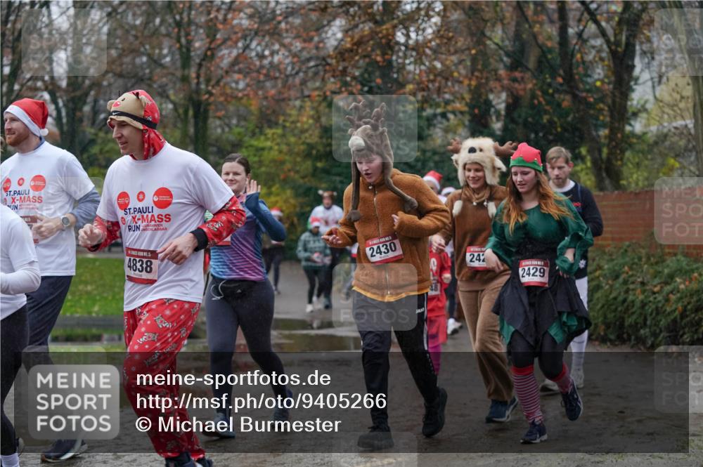 07.12.2025 - St. Pauli X-Mass-Run No. 15 Michael Burmester http://msf.ph/oto/9405266 07.12.2025 11:07:56 Laufen 4838, 2430, 242, 2429 meine-sportfotos.de