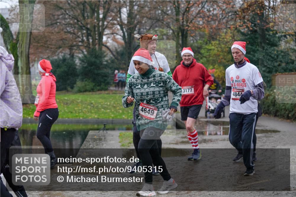 07.12.2025 - St. Pauli X-Mass-Run No. 15 Michael Burmester http://msf.ph/oto/9405315 07.12.2025 11:08:05 Laufen 15, 4649, 3177, 4844 meine-sportfotos.de