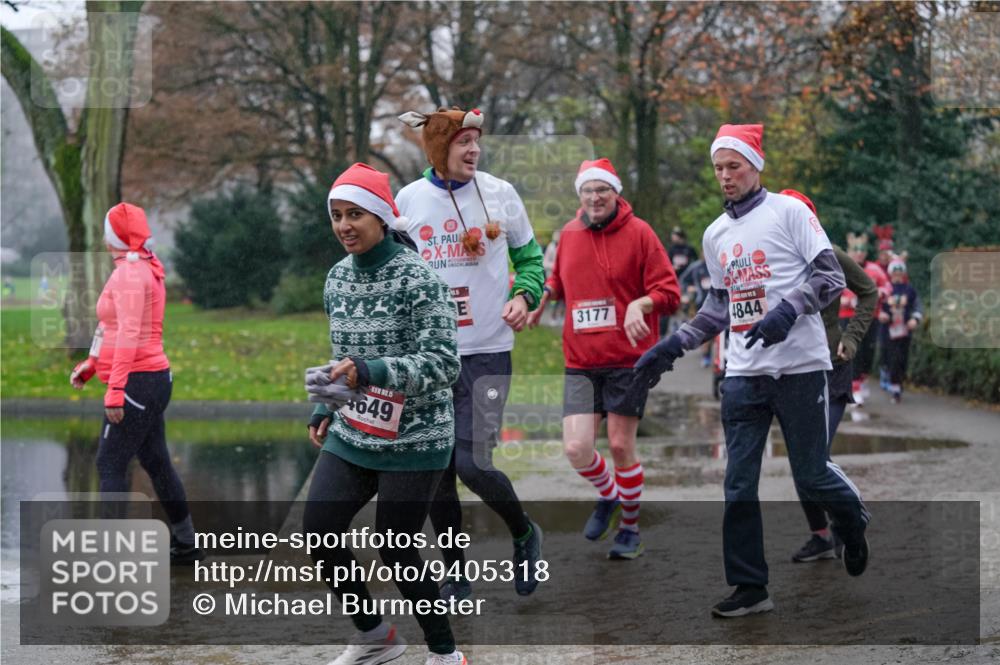 07.12.2025 - St. Pauli X-Mass-Run No. 15 Michael Burmester http://msf.ph/oto/9405318 07.12.2025 11:08:05 Laufen 155, 649, 3177, 4844 meine-sportfotos.de
