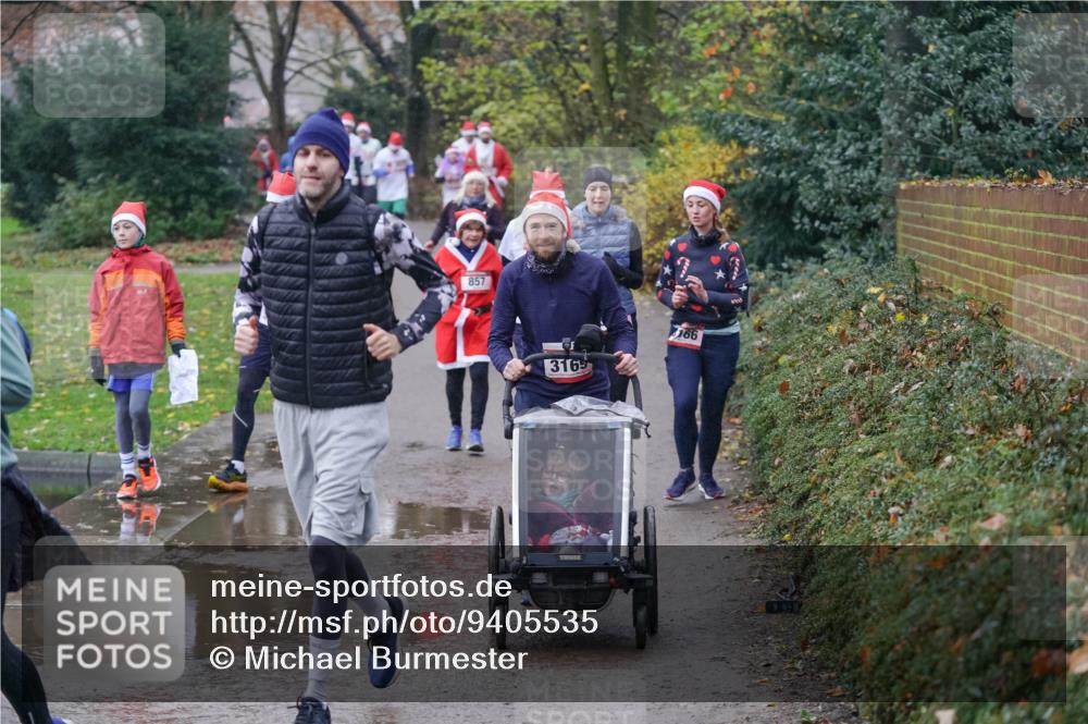 07.12.2025 - St. Pauli X-Mass-Run No. 15 Michael Burmester http://msf.ph/oto/9405535 07.12.2025 11:09:13 Laufen 857, 3165, 166 meine-sportfotos.de