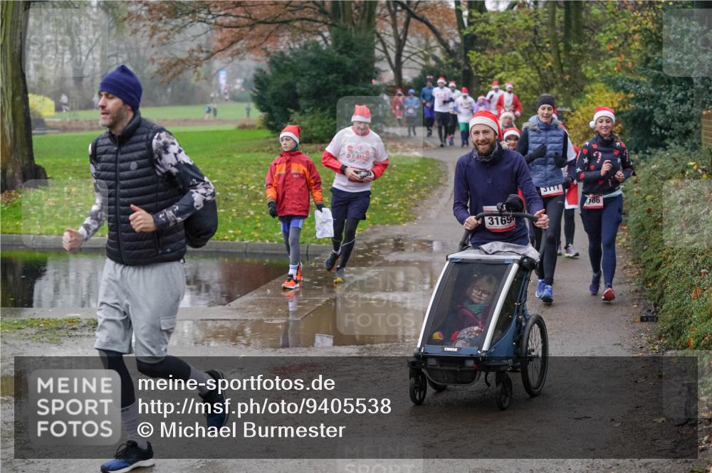 07.12.2025 - St. Pauli X-Mass-Run No. 15 Michael Burmester http://msf.ph/oto/9405538 07.12.2025 11:09:15 Laufen 3169, 3111, 166 meine-sportfotos.de