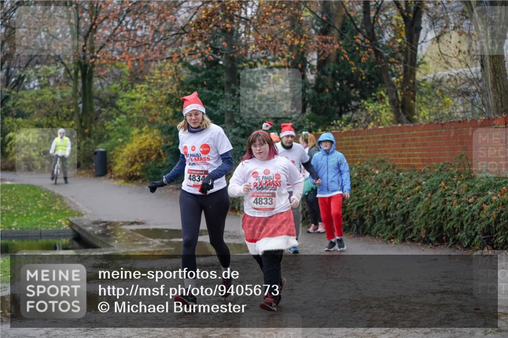 07.12.2025 - St. Pauli X-Mass-Run No. 15 Michael Burmester http://msf.ph/oto/9405673 07.12.2025 11:15:23 Laufen 4834, 4833 meine-sportfotos.de