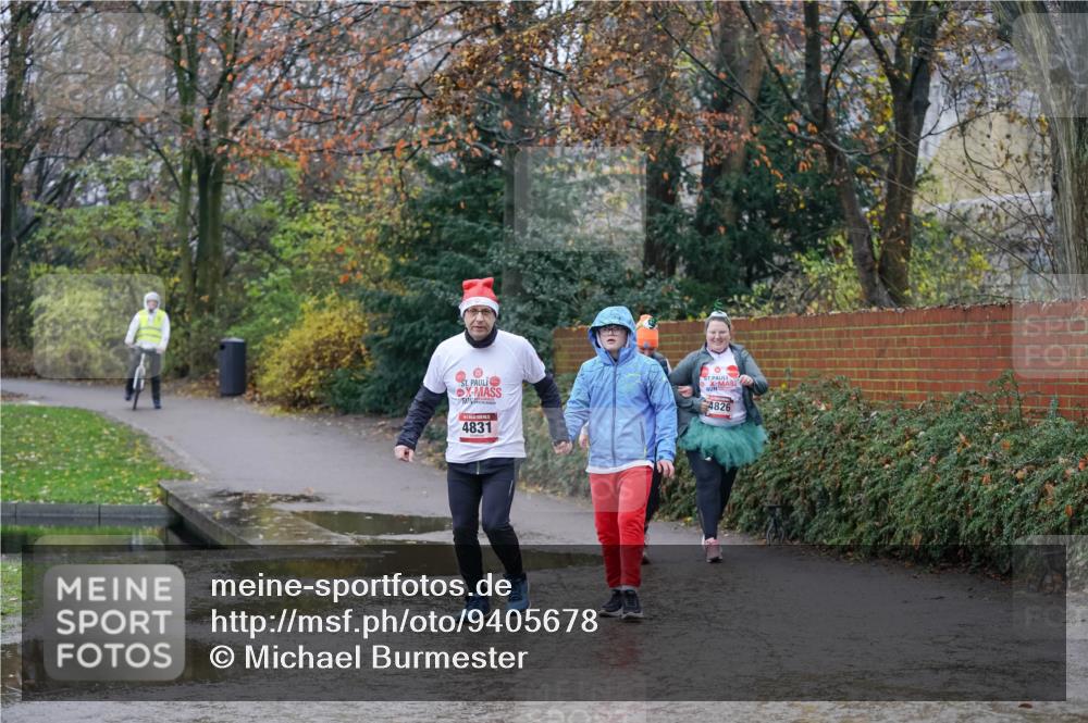 07.12.2025 - St. Pauli X-Mass-Run No. 15 Michael Burmester http://msf.ph/oto/9405678 07.12.2025 11:15:25 Laufen 4831, 4826 meine-sportfotos.de